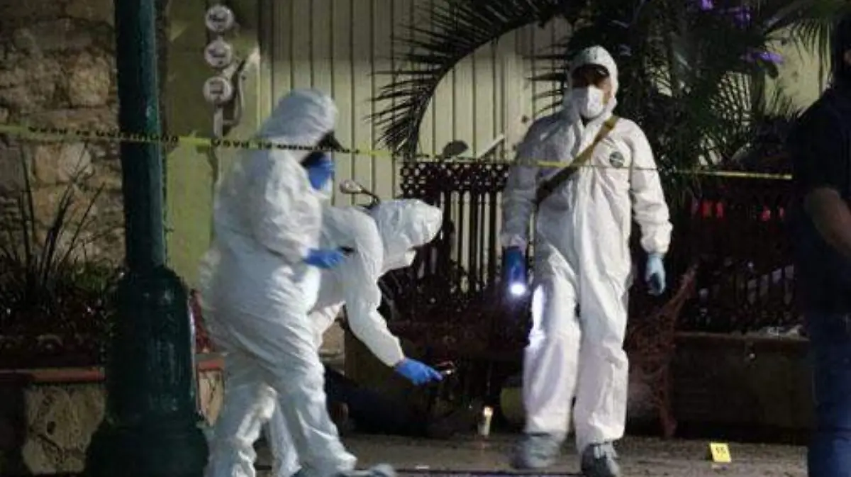 Ejecutan a dos sujetos en el patio de su casa en Cuajimalpa