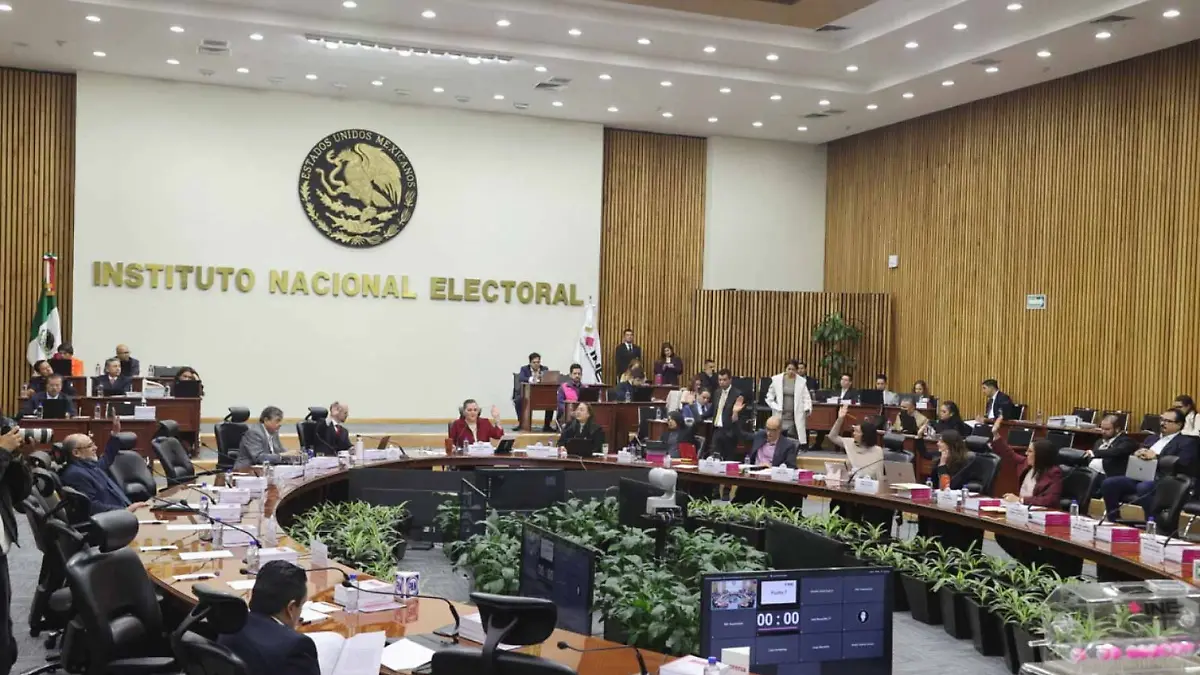 INE prohíbe espectaculares y bardas a candidatos del Poder Judicial