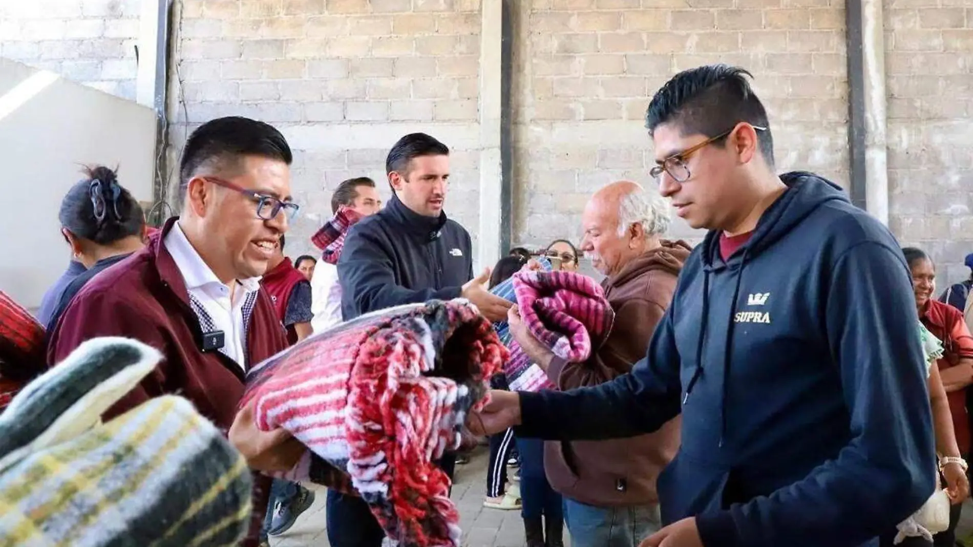 Entregan cobijas y juguetes en las zonas más frías de Tlalpan