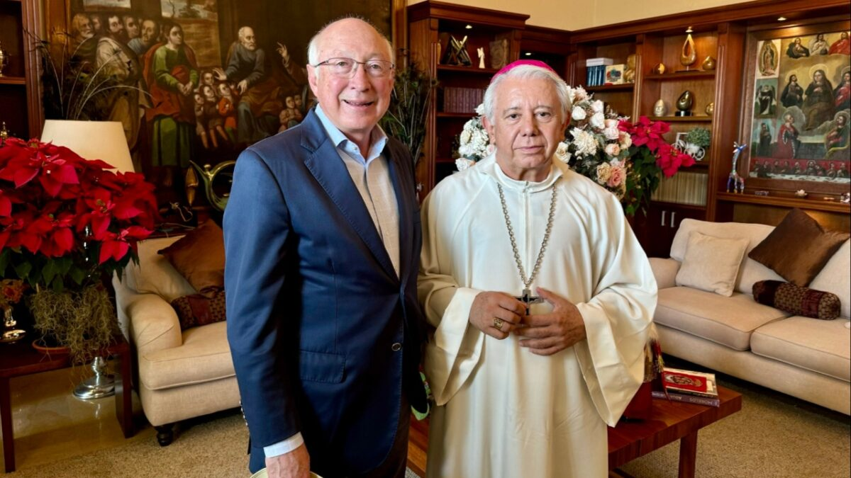 Ken Salazar se reúne con el presidente del Episcopado Mexicano, Monseñor Ramón Castro