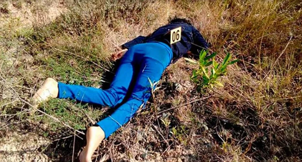 Localizan el cadáver de una fémina con un tiro en la cabeza en Coyotepec, Edomex