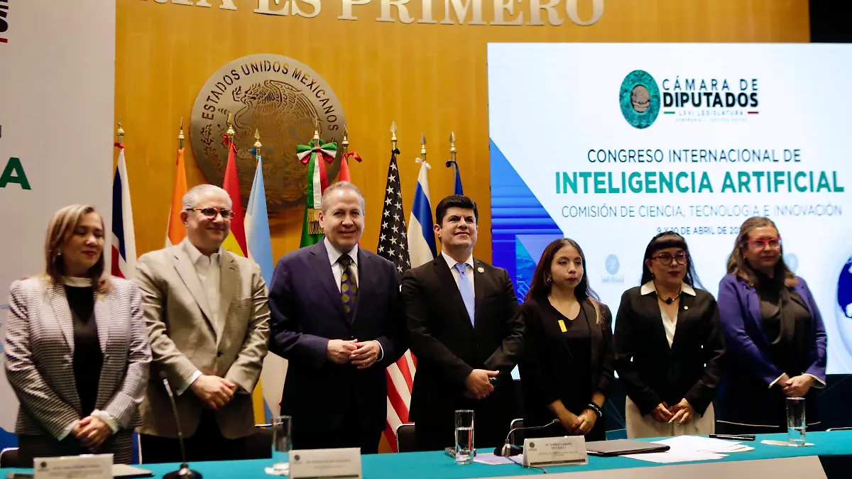 Eruviel Ávila sugiere legislar sobre Inteligencia Artificial en México