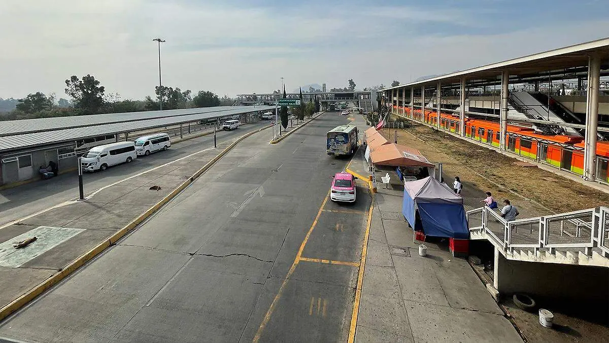 Faltan rutas de transporte público en paraderos del oriente de la CDMX