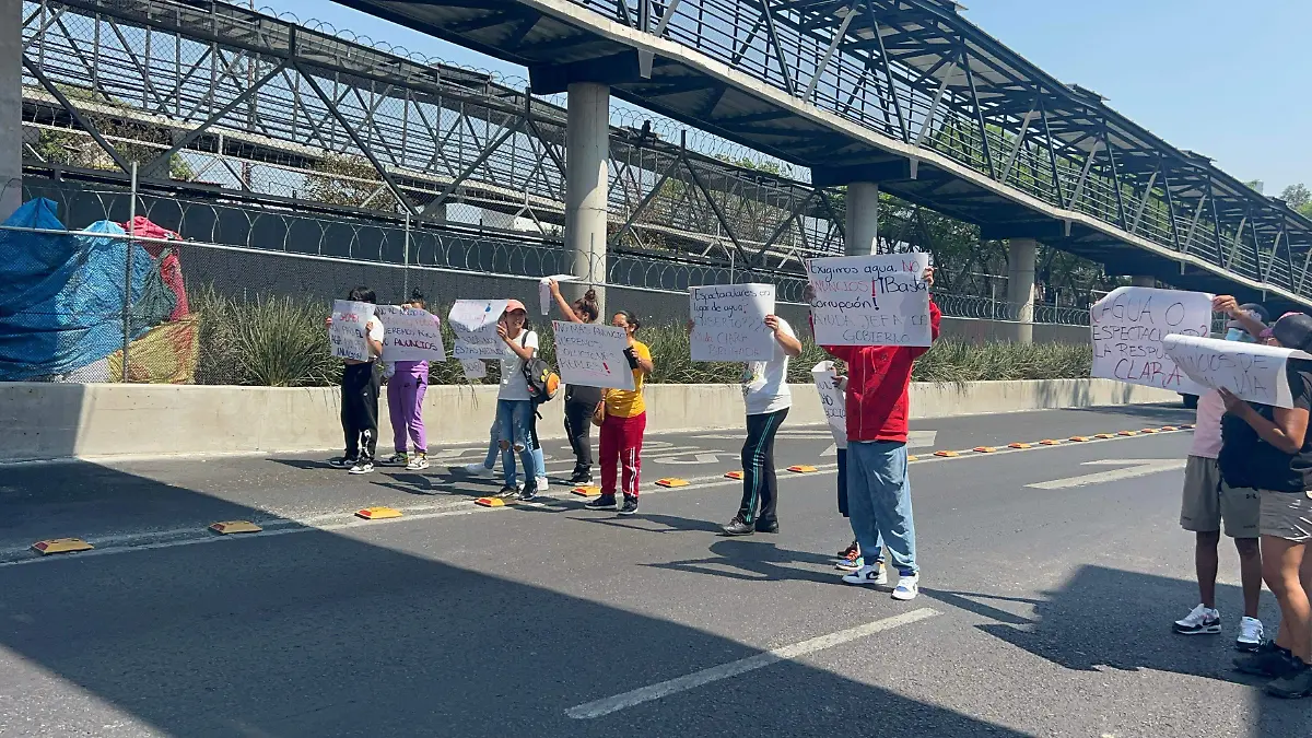 Vecinos de Iztapalapa e Iztacalco denuncian que desde hace cuatro años no cuenta con el abasto de agua