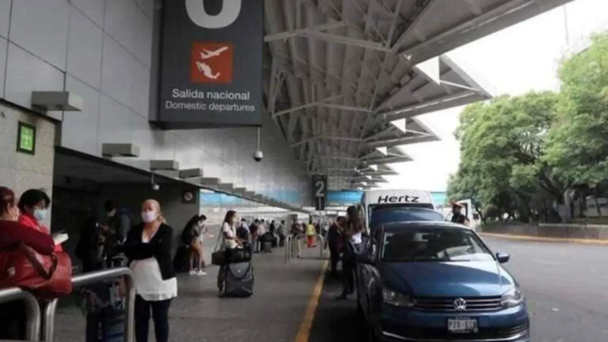 La FIFA pretende imponer servicios de taxis por aplicación en Aeropuertos de México: Taxistas