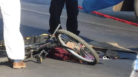 Ejecutan a sujeto a bordo a de su bicicleta en Los Reyes Ixtacala