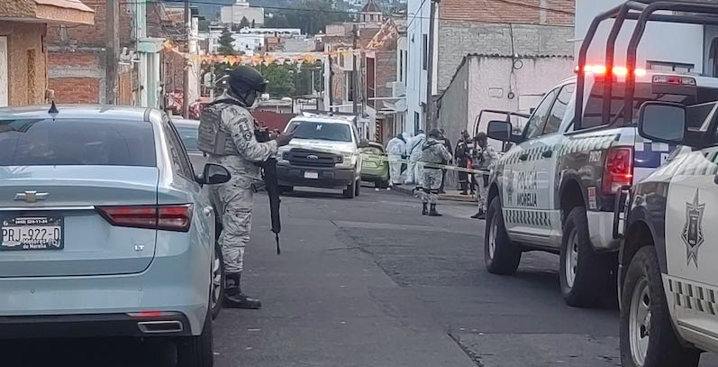 Ejecutan a un sujeto a bordo de su auto en Toluca