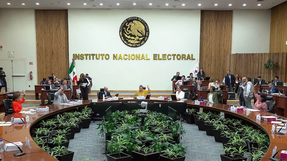 INE acusa a Morena de tratar de infiltrar a más de 20mil de observadores a la Elección judicial