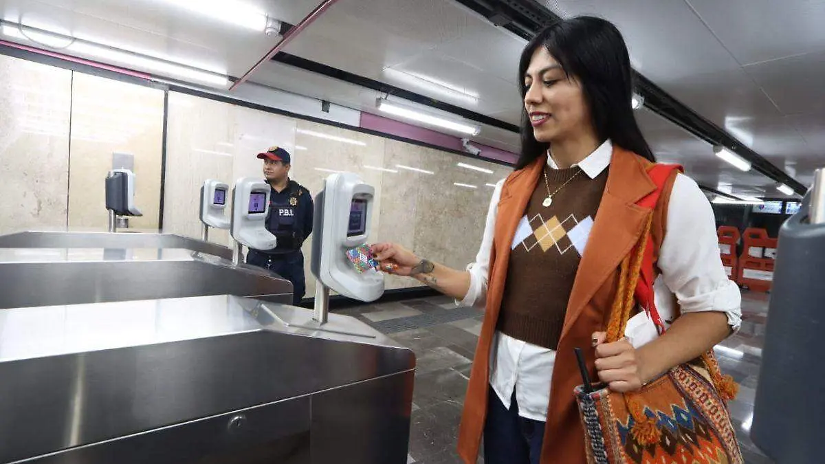 Usuarios de transporte púbico pagan con tarjeta bancaria casi 14 millones de viajes