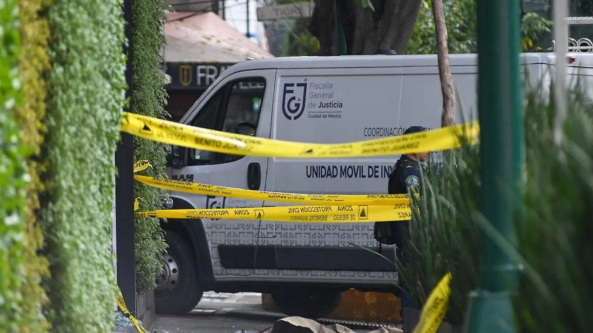 Fallece sujeto al caer de un cuarto piso en un edificio de la Narvarte