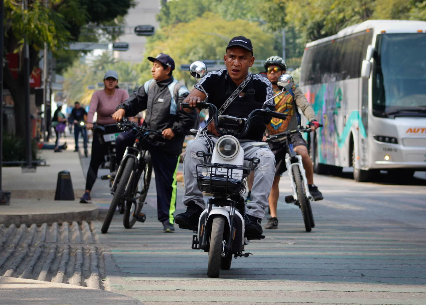 La nueva Ley de Electromovilidad regulará las bicicletas, motos eléctricas y scooters, las multas serán altas