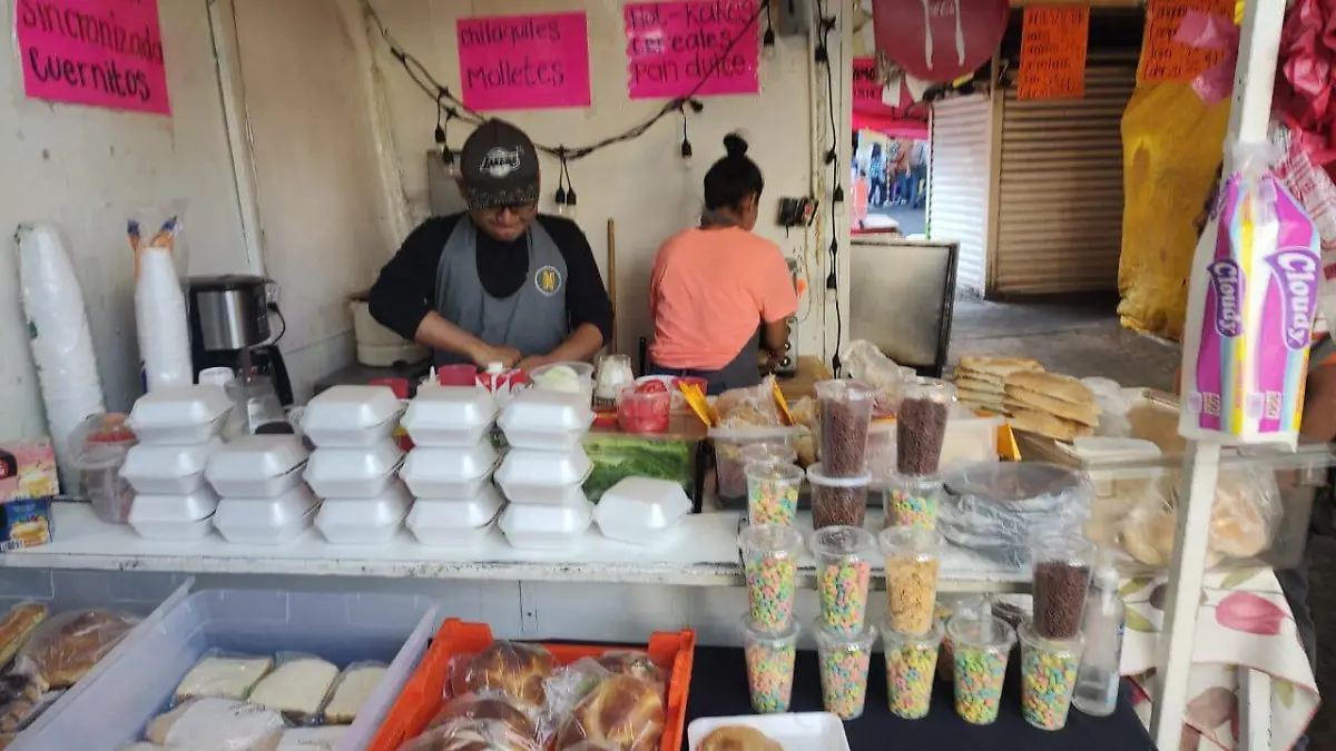 Comerciantes del paradero del Metro Universidad denuncian que el gobierno de la CDMX los quiere desalojar a la fuerza