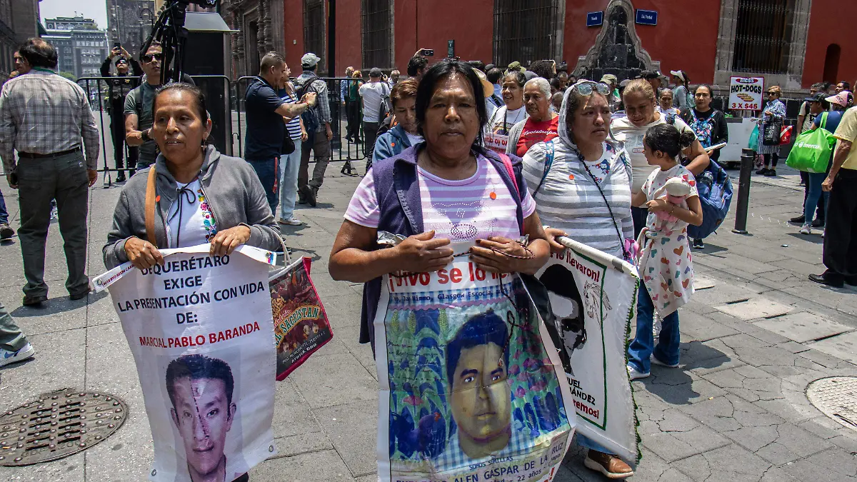 Padres de los 43 normalistas le exigen a Sheinbaum, la renuncia del fiscal del caso Ayotzinapa