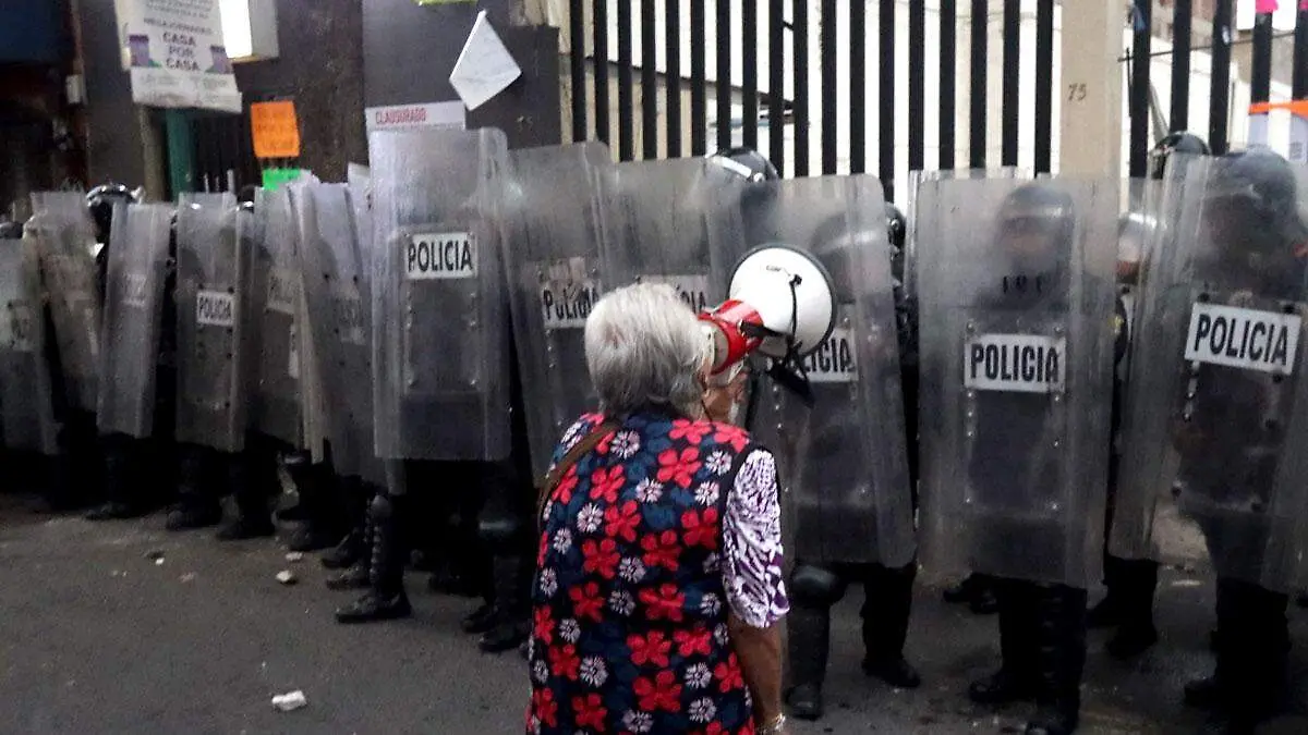 Granaderos realizan operativo en Peralvillo 75, como respuesta tras otro intento de invasión; SECGOB