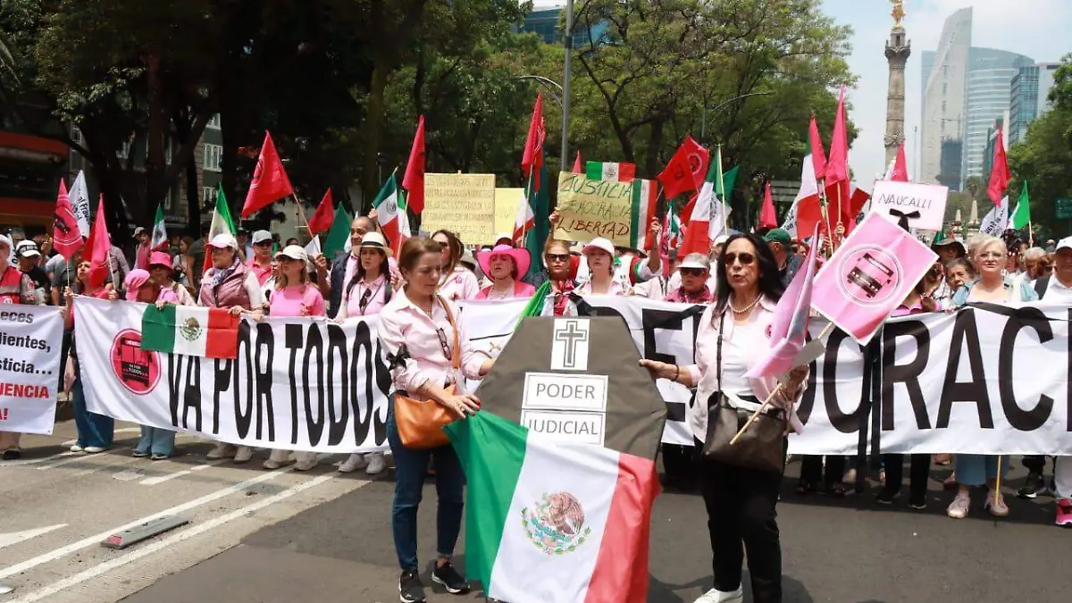 Miles de personas marcharon en contra de la elección judicial