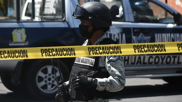 Ejecutan a sujeto y lo dejan amarrado con una bolsa en su cabeza en Toluca