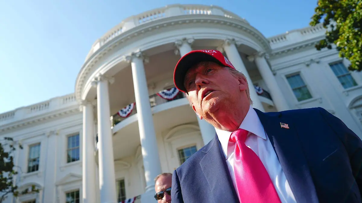 Trump advierte que impondrá aranceles adicionales a los que se alineen con los BRICS