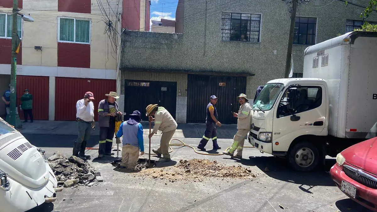 Inician las reparaciones de la fuga de agua de la Portales tras cuatro meses de afectación