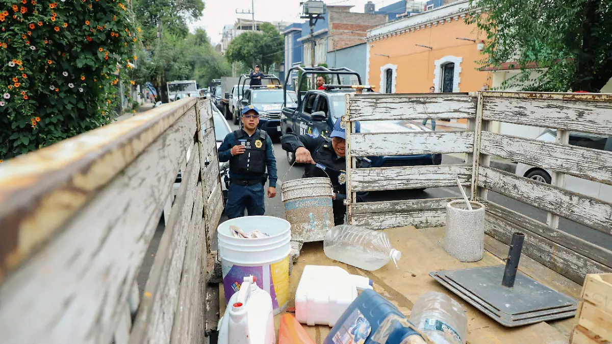 La Benito Juárez retira dos toneladas de basura de la vía pública