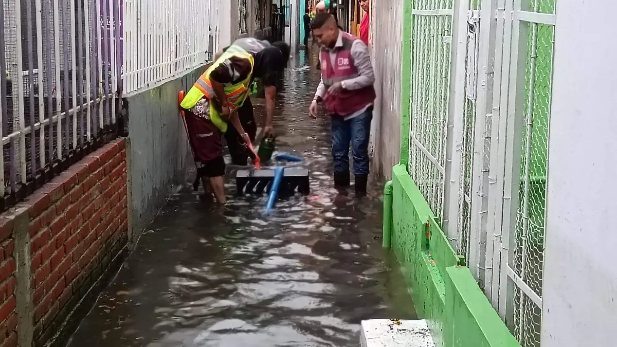 Congreso de la CDMX exige a alcaldías renivelar las calles para evitar encharcamientos