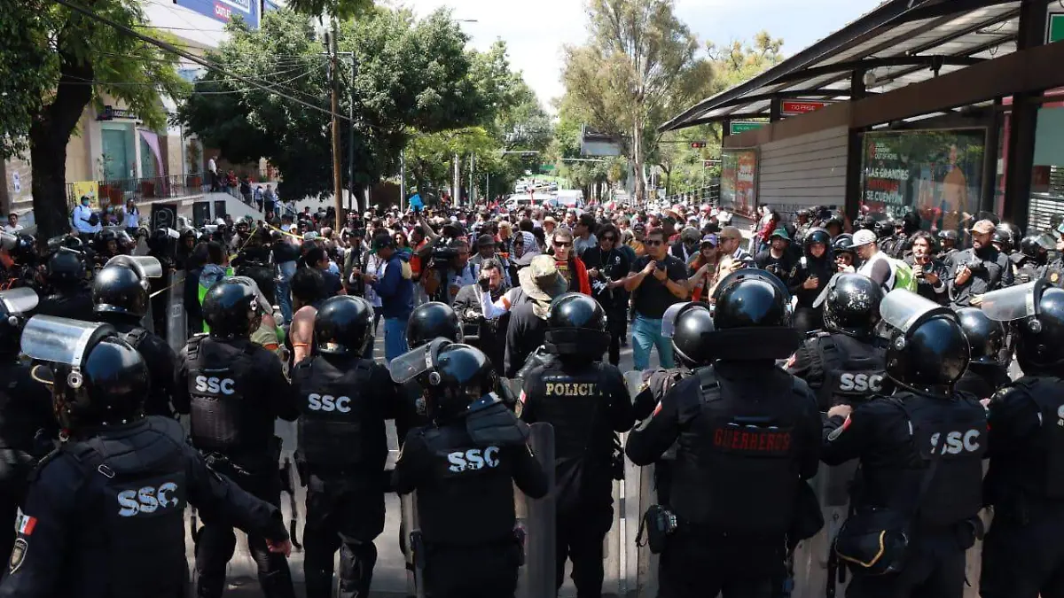 Entre empujones, tráfico y destrozos en CU, termina segunda marcha contra la gentrificación