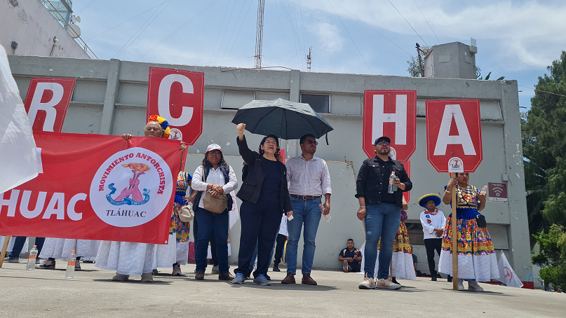 Antorcha instala plantón en la explanada de la alcaldía Tláhuac