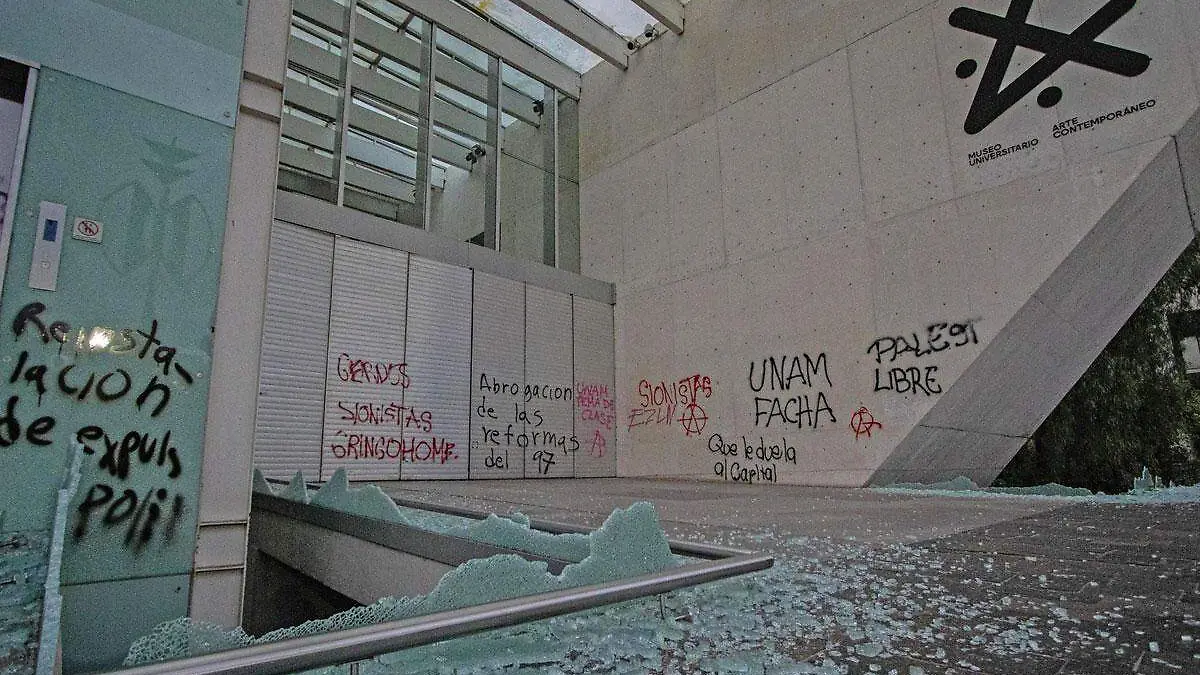 La policía no actuó porque se respetó la autonomía de la UNAM: Clara Brugada tras destrozos en el MUAC