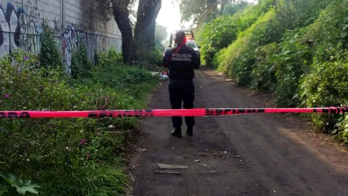 Encuentran los cadáveres de dos hombres en la colonia Naranjo, en Chalco