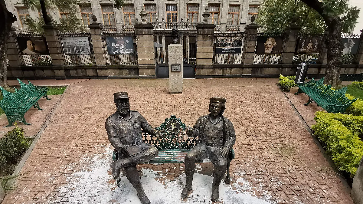 Exigen que alcaldesa de Cuauhtémoc rinda cuentas por retiro de escultura de Fidel y el Che
