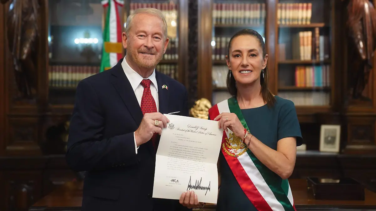 Sheinbaum se reúne en Palacio Nacional con Ronald Johnson, embajador de EU en México