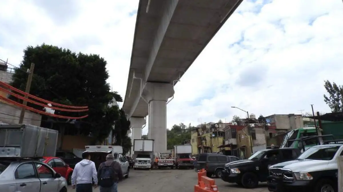 Habitantes de El Capulín denuncian en un año sin soluciones por daños del Tren Interurbano México-Toluca