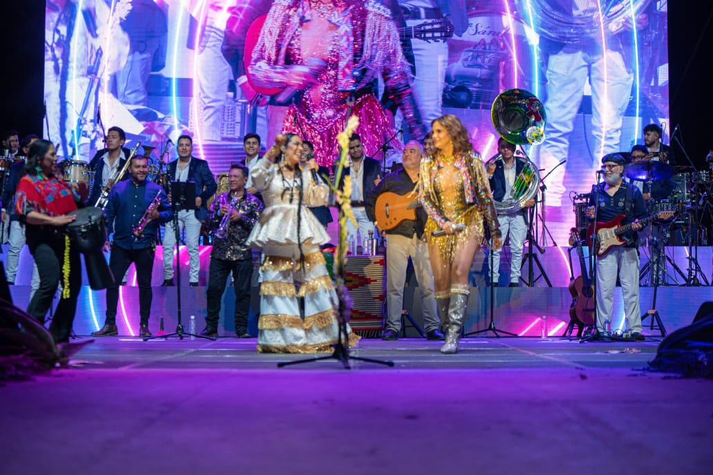 Mariana Seoane hace vibrar Oaxaca en histórica participación junto a Lila Downs en la Guelaguetza
