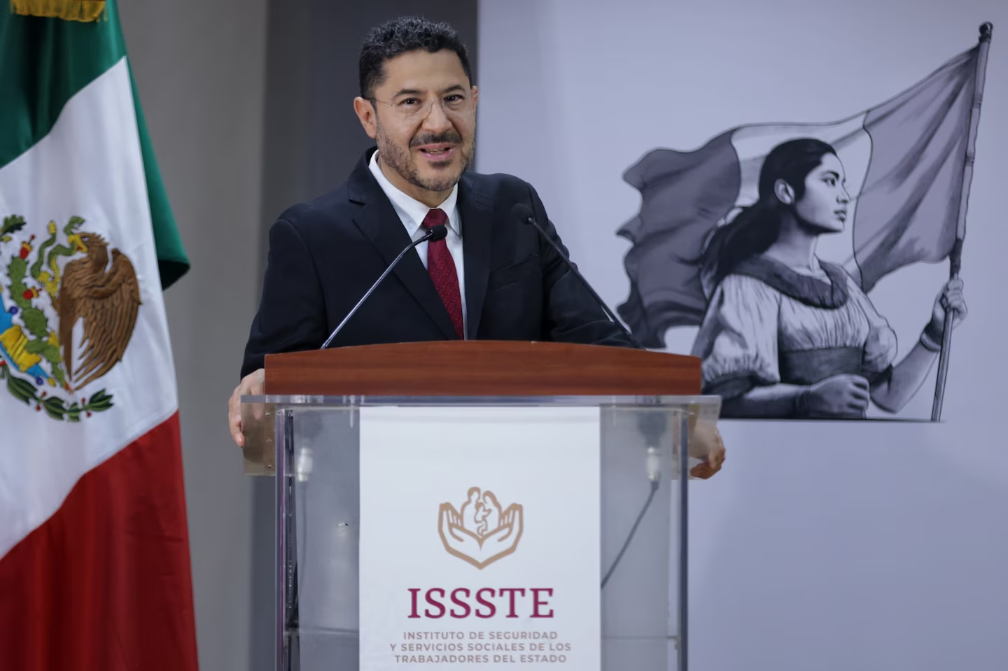 ISSSTE entrega constancias de créditos liquidados que se habían vuelto impagables