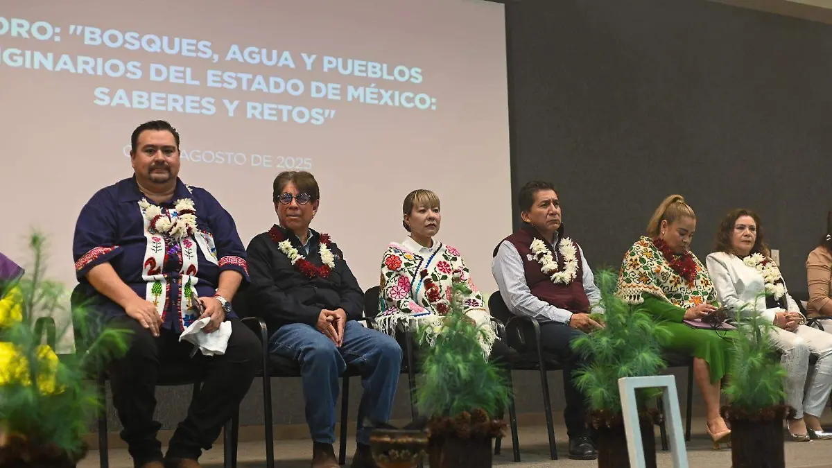 Estado de México reconoce a indígenas por cuidado de bosques y agua en la entidad
