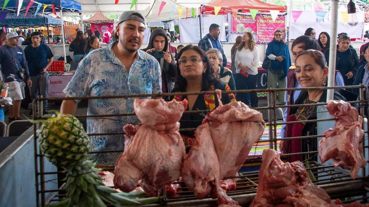 Aleida Alavez inaugura la Expo Carnitas 2025 en Iztapalapa