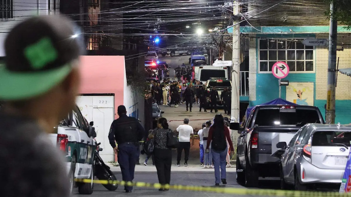 Muere mujer en fuego cruzado en Coyoacán