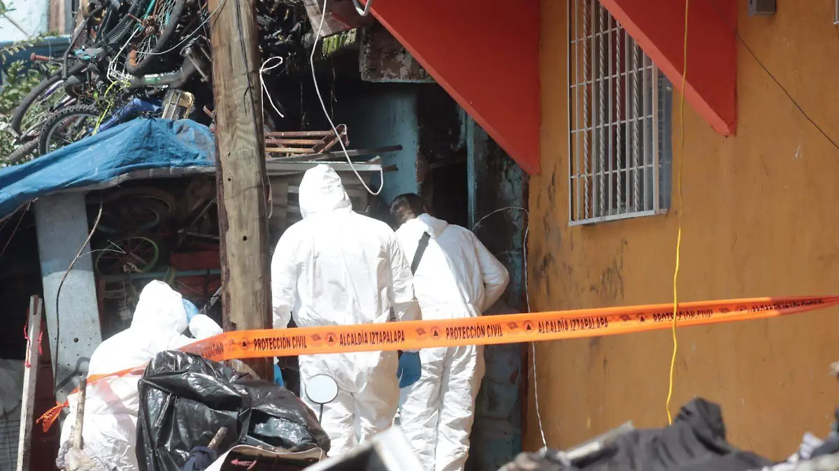 Incendio en vivienda de Iztapalapa deja sin vida a un sujeto