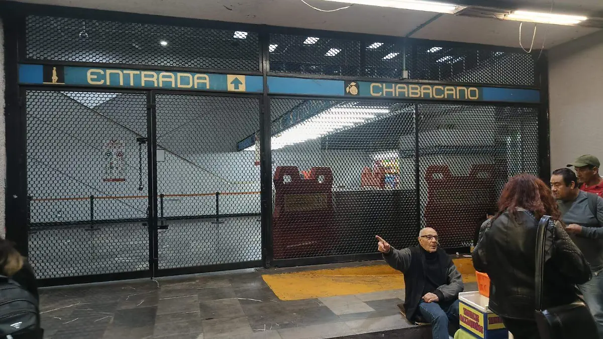 Sin RTP y con cobros extra: así viven usuarios el caos en Línea 2 del Metro