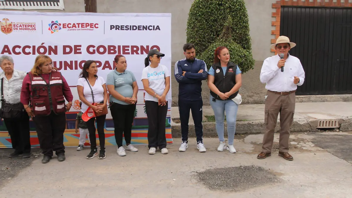 Rehabilitan en Ecatepec red de drenaje en calle El Chamizal, tras 40 años de olvido