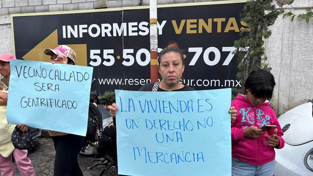 Vecinos de Tláhuac se manifiestan afuera del Club residencial «Reserva del Sur”