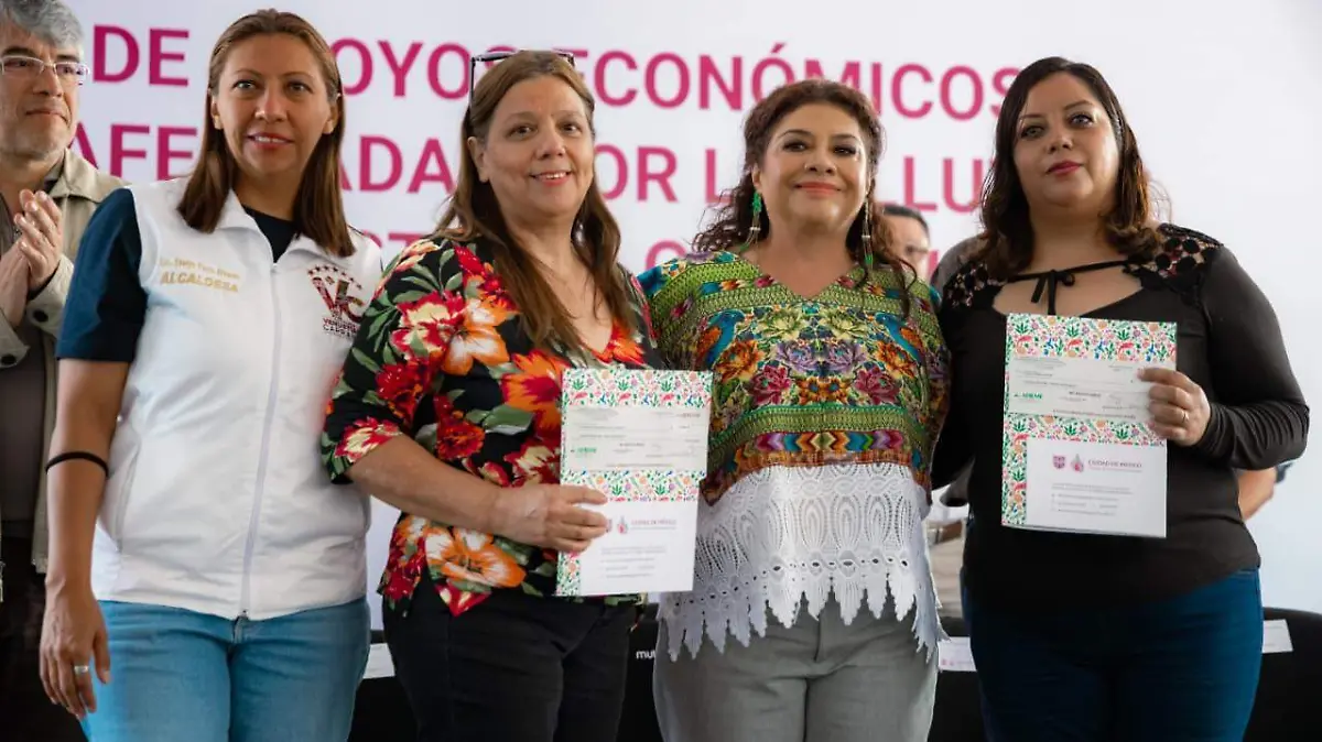 Clara Brugada entrega más de 18 mdp en apoyos a damnificados por lluvias en Venustiano Carranza, Iztacalco y GA M
