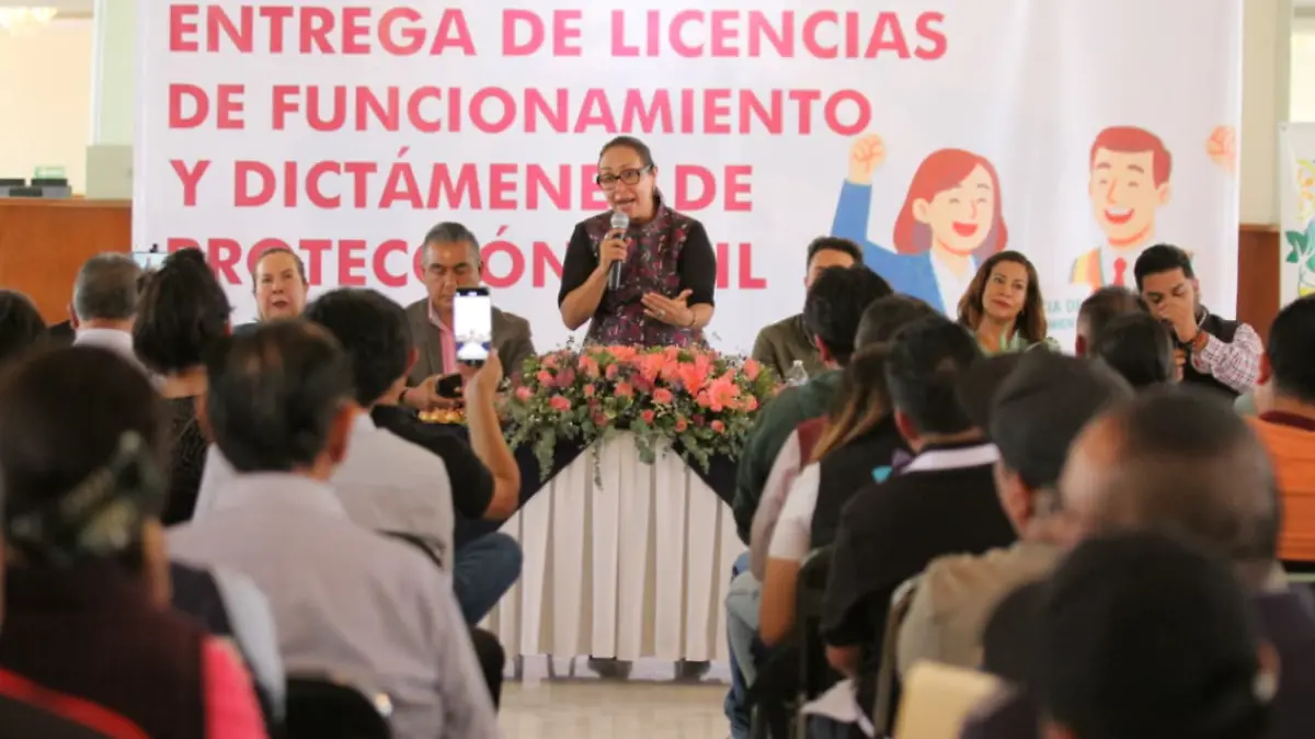 Ecatepec entrega 355 licencias a comerciantes de la Central de Abasto