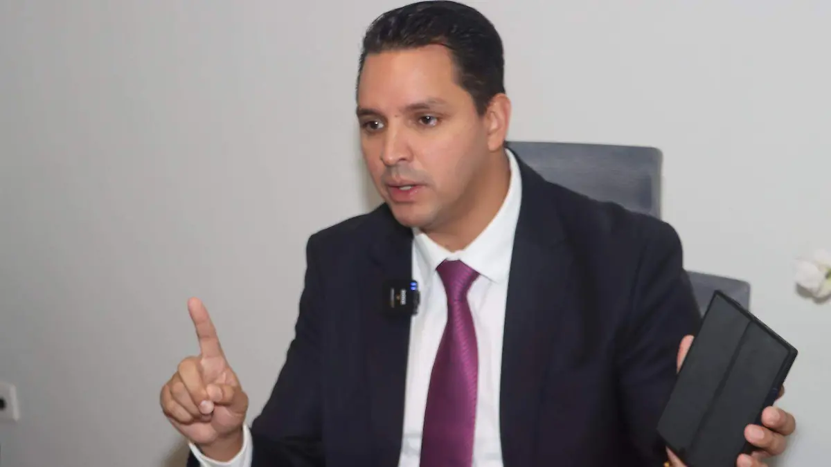 Choca el ministro electo Arístides Rodrigo Guerrero tras accidente en Churubusco; está hospitalizado