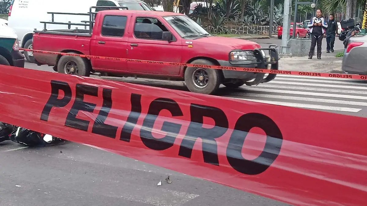 Motociclista muere al ser arrollado por una camioneta en Othón de Mendizábal y Eje Central, GAM