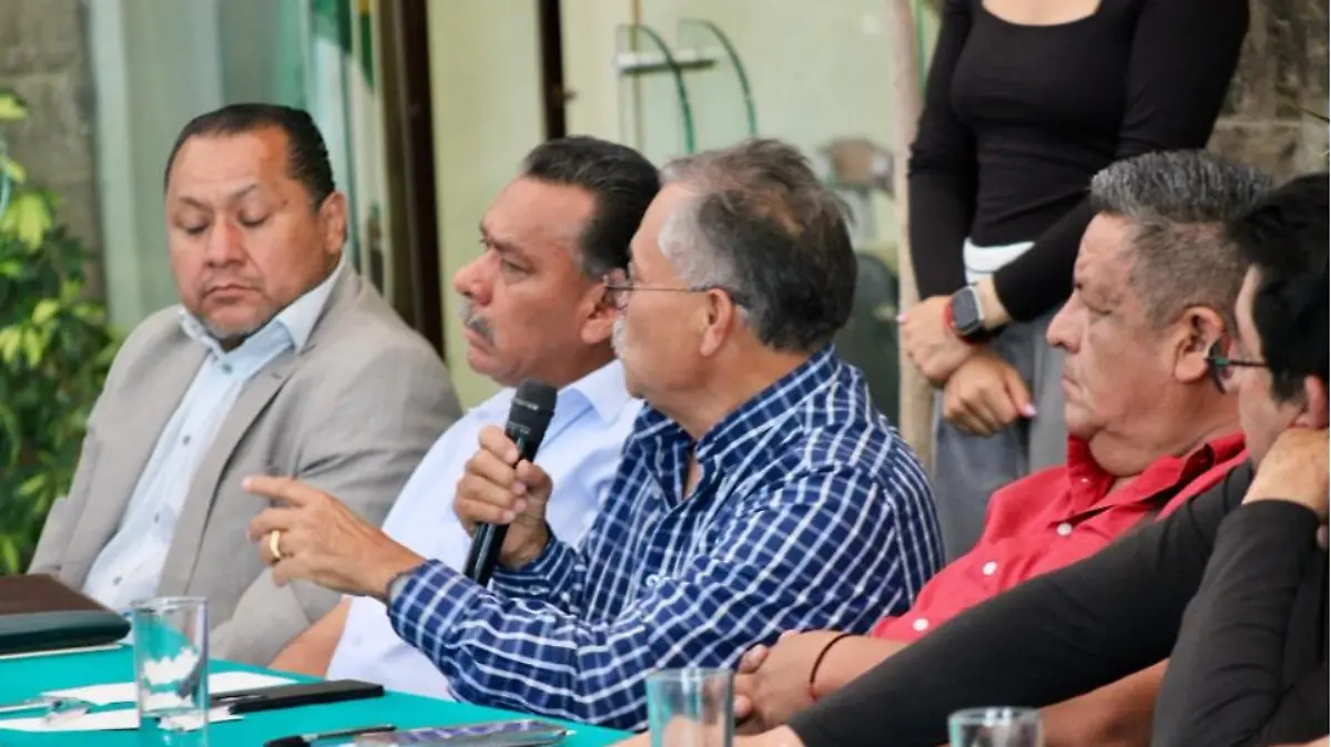 Transportistas y autoridades de CDMX abren mesa de trabajo sobre tarifas y renovación de unidades