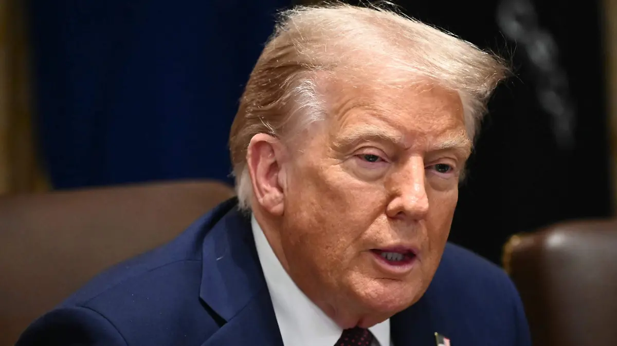 Corte de EU declara ilegales la mayoría de los aranceles de Trump; “siguen en vigor”