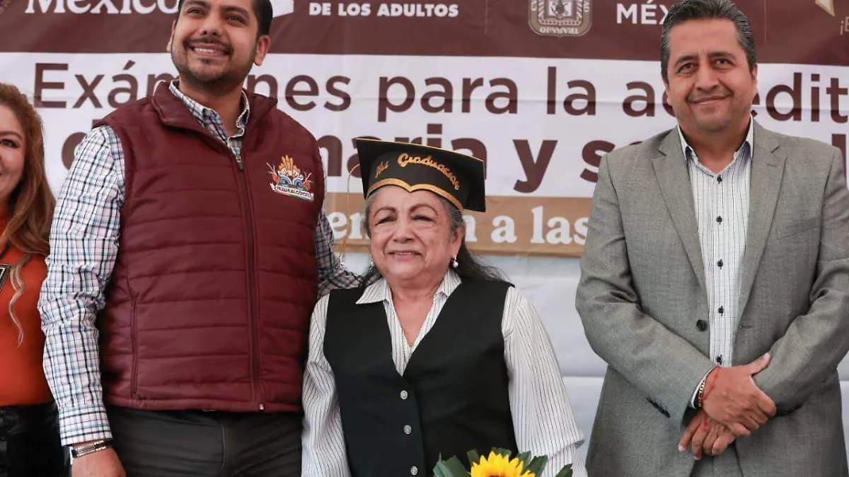 Entregan certificados a adultos mayores parte del programa Atención a la Causas, en Neza