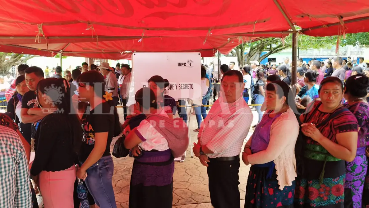 Desplazados de Pantelhó ejercen su derecho al voto