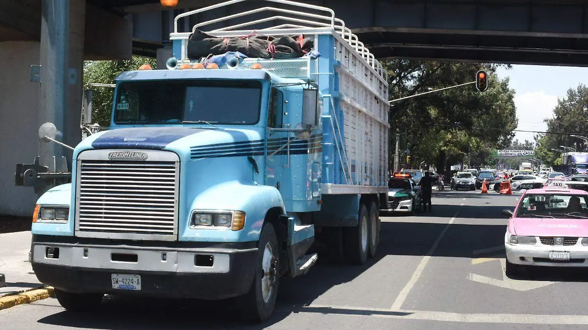 Proponen horarios nocturnos para transporte de carga en CDMX