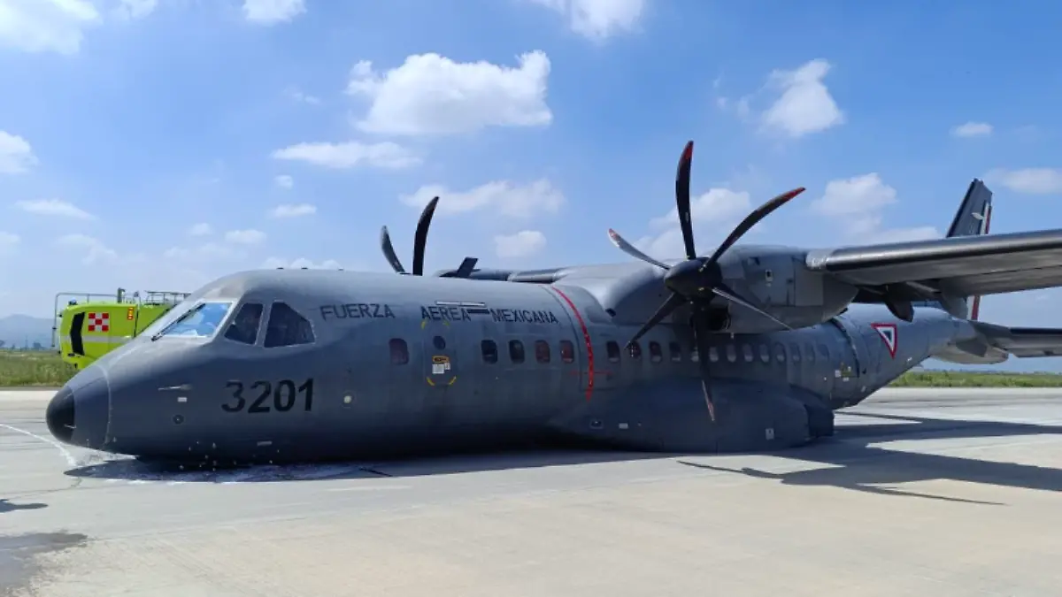 Avión de la Fuerza Aérea sufre accidente en el AIFA